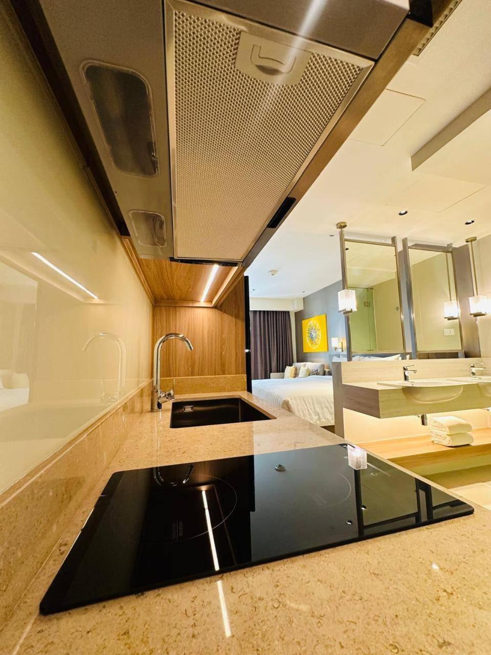 Manila Novotel Residences Acqua At Madr Excellence Exterior photo
