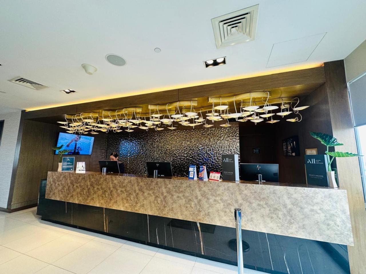 Manila Novotel Residences Acqua At Madr Excellence Exterior photo