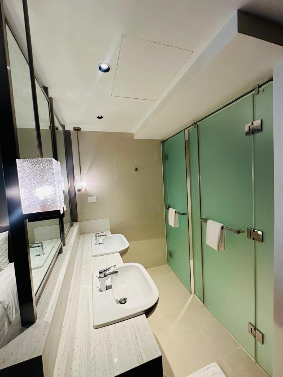 Manila Novotel Residences Acqua At Madr Excellence Exterior photo